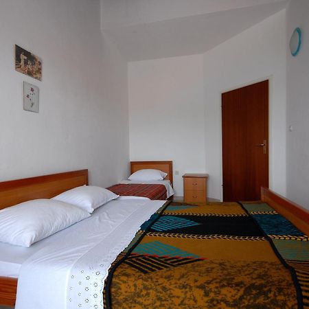 Apartments And Rooms With A Swimming Pool Kali, Ugljan - 14083 Bilik gambar