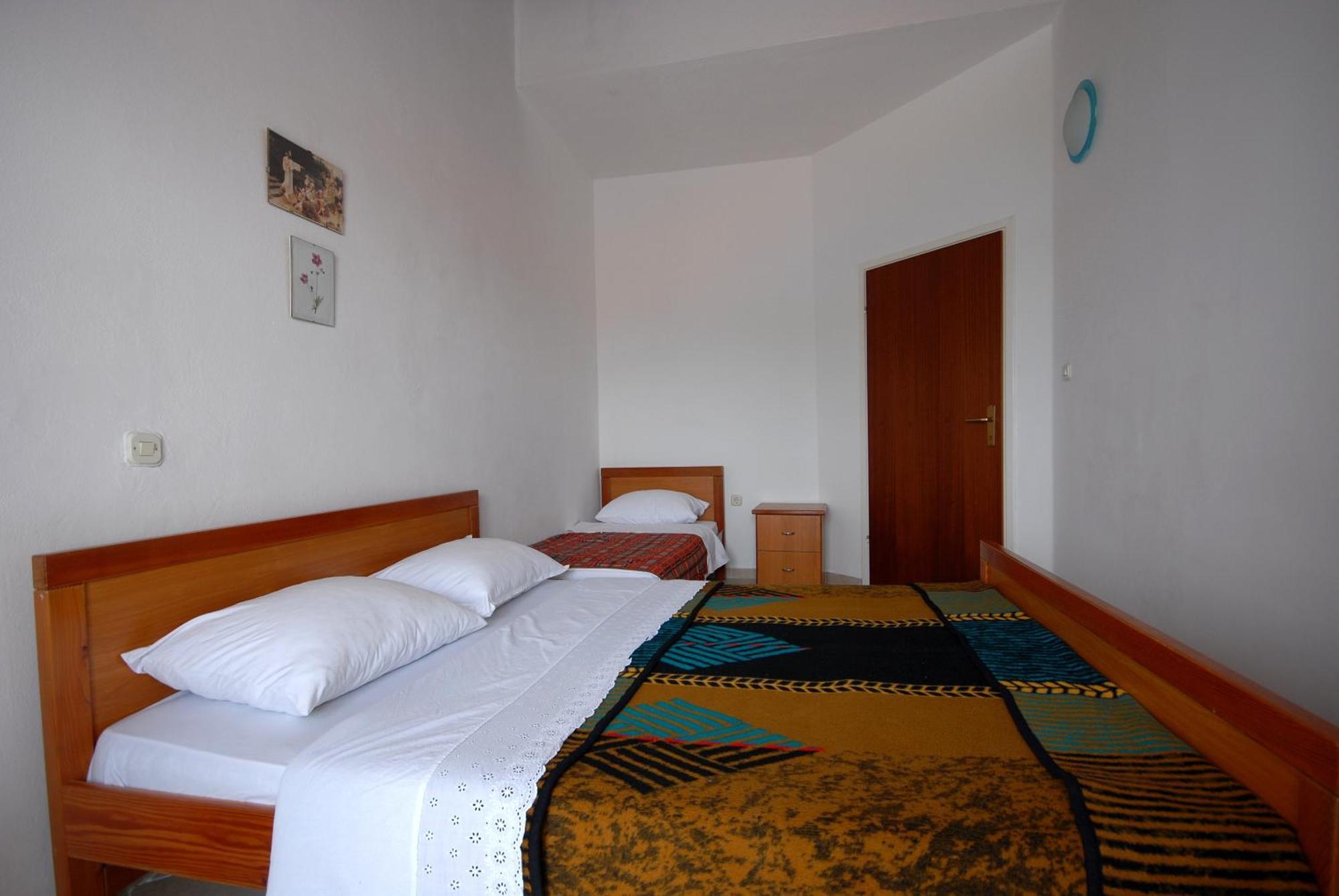Apartments And Rooms With A Swimming Pool Kali, Ugljan - 14083 Bilik gambar